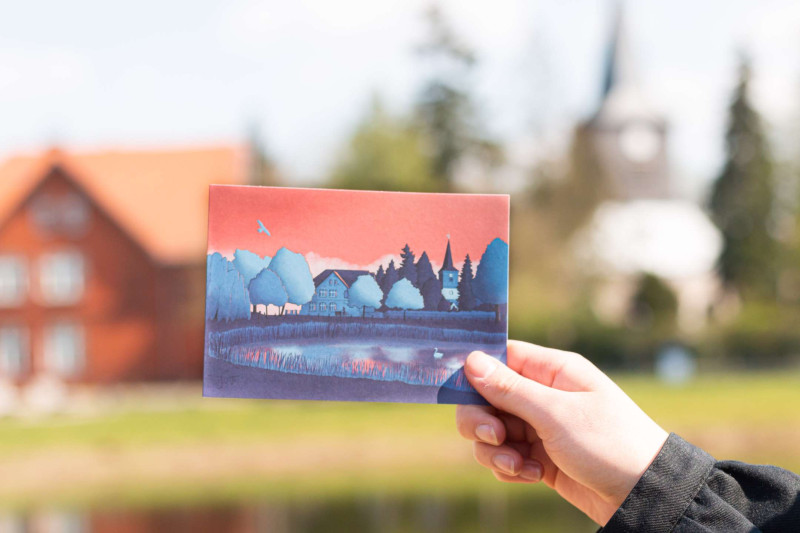 Postkarte vom Falkenhagener Anger mit Dorfkirche und Creativem Zentrum