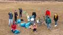 Gruppenbild vom Clean Up auf dem Falkenhagener Feld