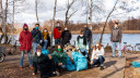 Gruppenbild von der Müllsammelaktion vorm Falkenhagener See